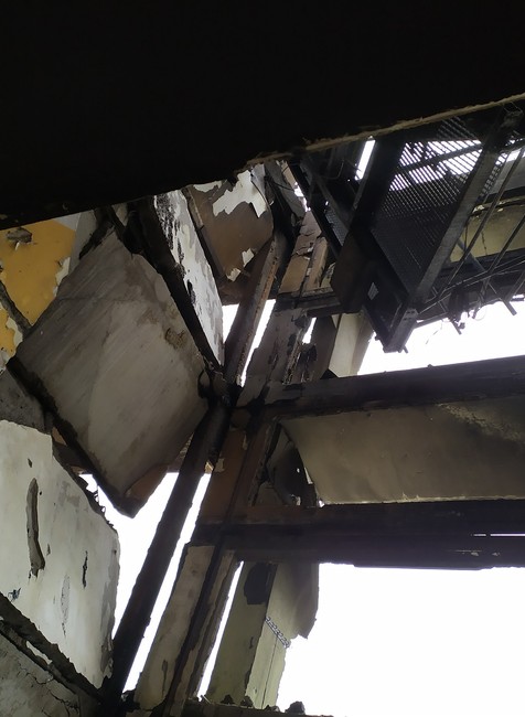 Zverejnili fotografie paneláka po tragédii