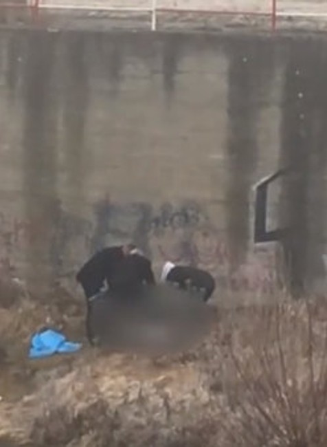 Na prešovskom sídlisku našli mŕtveho muža. Časť tela mal ponorenú vo vode