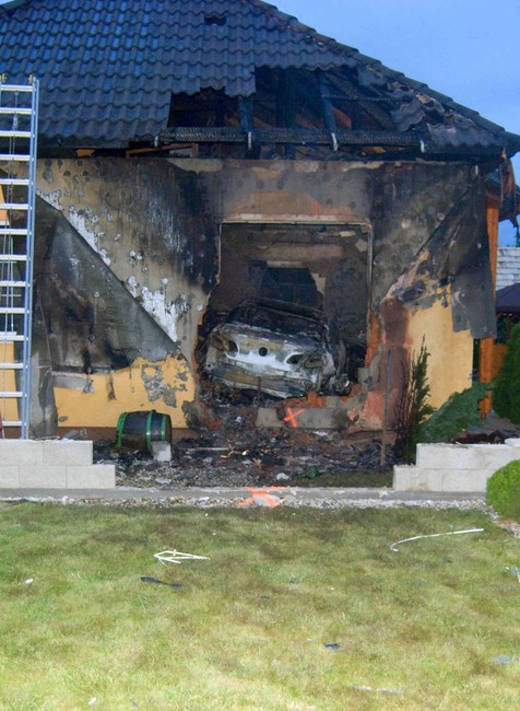 Policajti náraz dom Levice 3 vodič zomrel