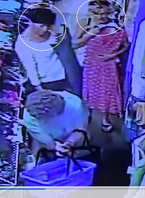 Ženu okradli pri nákupoch. Polícia žiada o pomoc pri pátraní