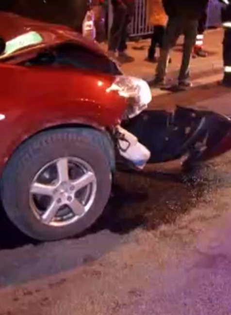 Jazda na červenú skončila haváriou dvoch áut a kamiónu