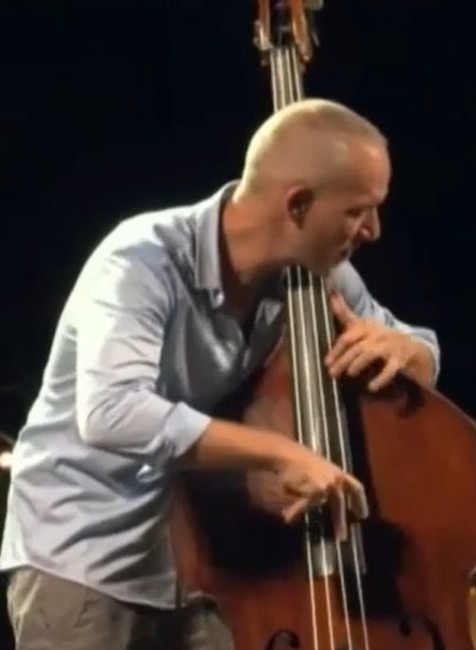  Avishai Cohen patrí medzi najlepších kontrabasistov.