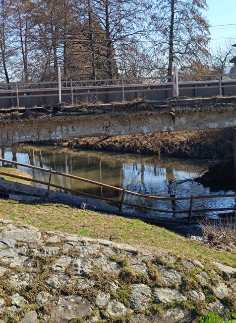 Zrútené zábradlie