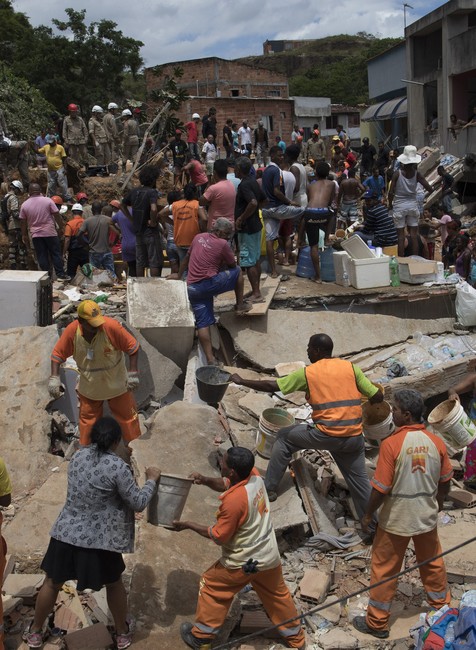 Zosuvy pôdy si vyžiadali desať životov. Medzi obeťami je aj trojročný chlapec