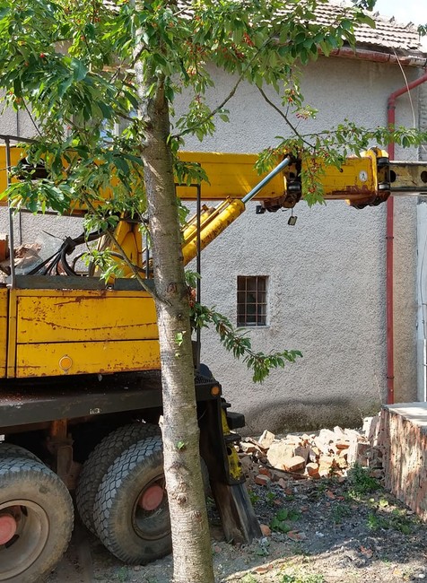 Komín, Žiar nad Hronom, pád