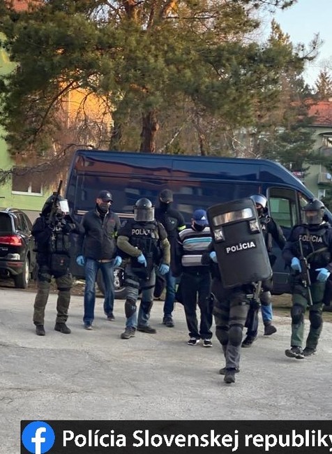 NAKA zasahovala v Levoči. Akcia má súvis s nedovoleným ozbrojovaním