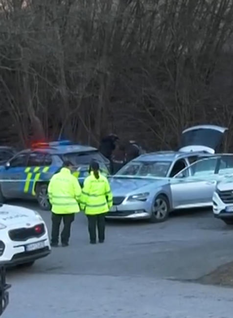 Muž sa dobodal na parkovisku