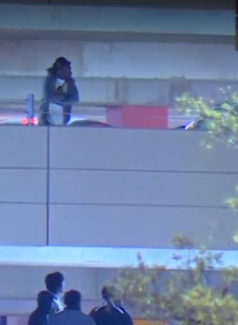 Šialenstvo počas Black Friday. V nákupnom centre strieľal muž