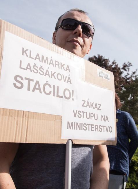 Protest umelci úrad vlády Laššáková 1