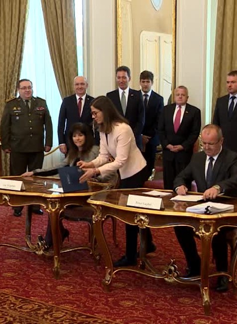 [multi] Stíhačky ako ďalej 871