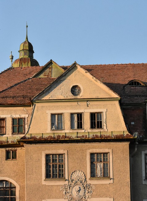 FOTO: Plamene pohltili budovu bývalého hotela v Piešťanoch