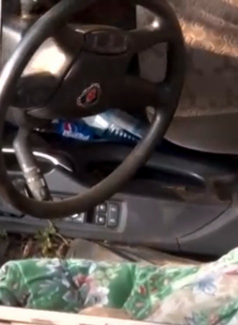 Havária kamiónu. Stovky prasiat zostali uväznené