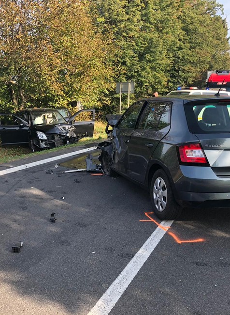 Pri Michalovciach sa zrazili autá a autobus. Na miesto smerovali leteckí záchranári