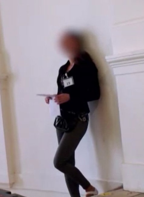 Mladík pichol ženu nožom do tváre. 