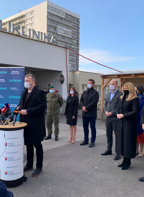 Zaočkujú sa aj viacerí ministri.