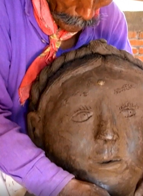 Krásu vidí rukami. Sochy nevidiaceho umelca majú obrovskú hodnotu