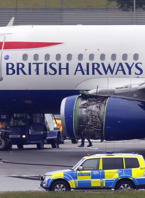 Britské lietadlo letisko Londýn Heathrow british Airways hasiči