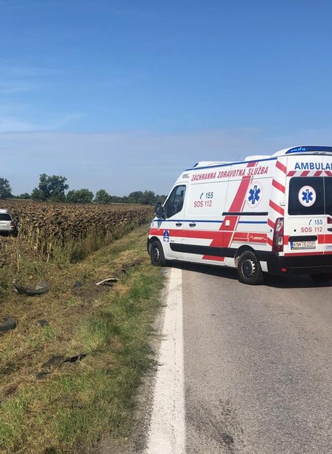 Pri čelnej zrážke zomrel muž. Spolujazdkyňu urýchlene transportovali leteckí záchranári 