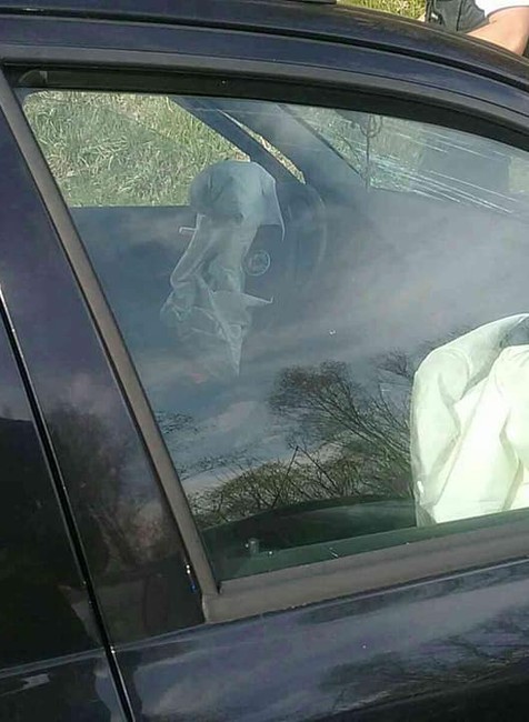 Zrážka troch áut si vyžiadala troch zranených. Cestu uzavreli 