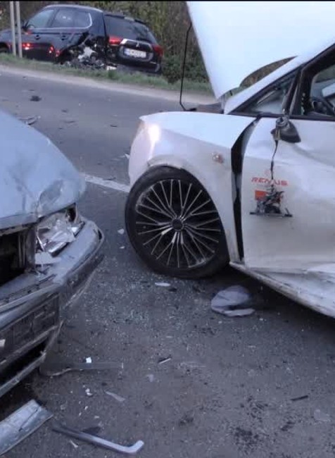 [multi] Vážna nehoda troch áut pri Humennom. V jednom z áut bola aj rodina s malým dieťaťom 4865