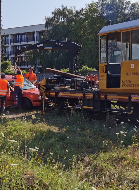 Nehoda na trati. Vodička aj napriek svetelnej signalizácii vošla na koľajnice