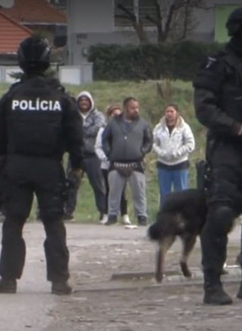 Policajná razia v osade