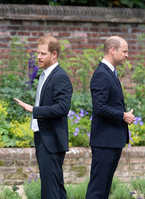 Odhalenie sochy princeznej Diany v Kensingtonskom paláci