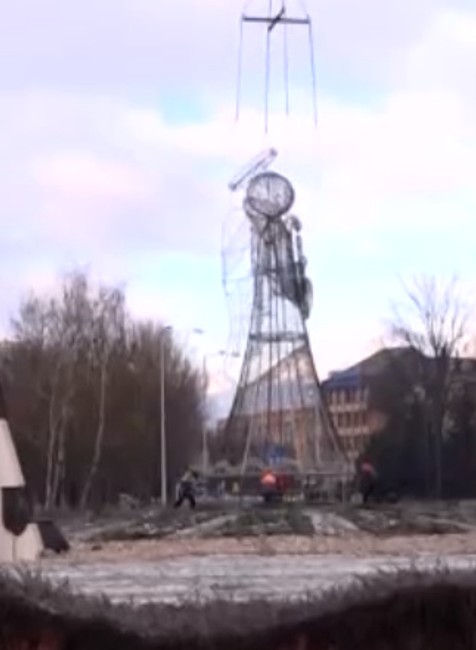 FOTO: Najväčšiu kruhovú križovatku v Poprade zablokoval anjel