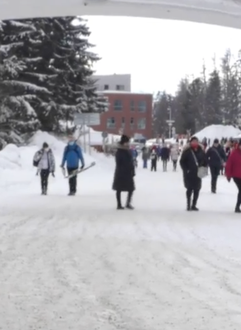 Pekné počasie lákalo turistov na prechádzku 
