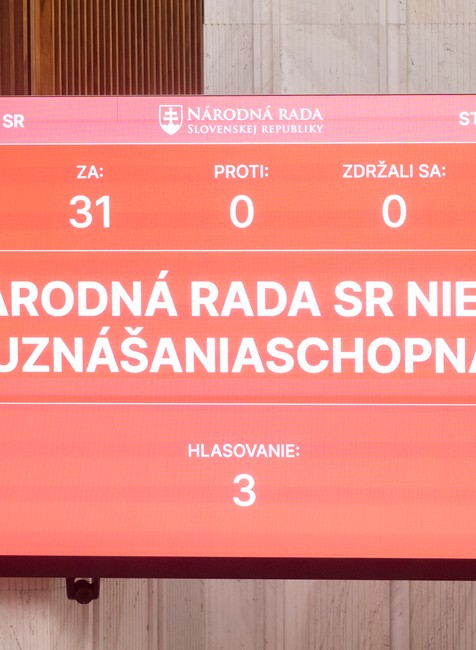 Opozícii sa ani na štvrtý pokus nepodarilo otvoriť mimoriadnu schôdzu na odvolávanie ministra Druckera.