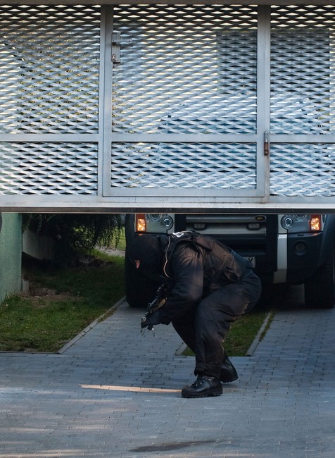 kukláči zásah Lamač Piťo auto