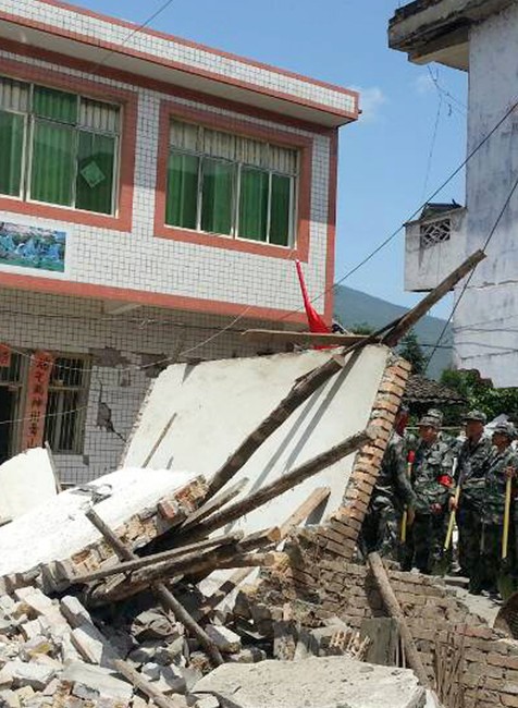 Zemetrasenie Čína ľudia nemocnica