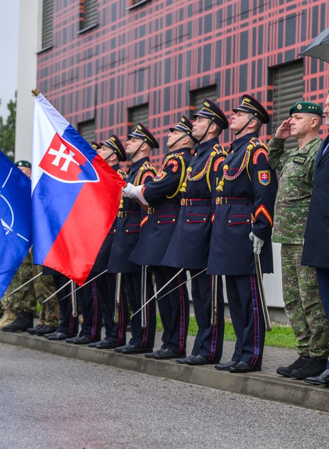 Na snímke sprava náčelník Generálneho štábu OS SR generál Daniel Zmeko, vicepremiér a minister obrany SR Robert Kaliňák (Smer-SD), prezident SR Peter Pellegrini a veliteľ Tímu pre integráciu síl NATO (NFIU) na Slovensku plukovník Marián Kurilla