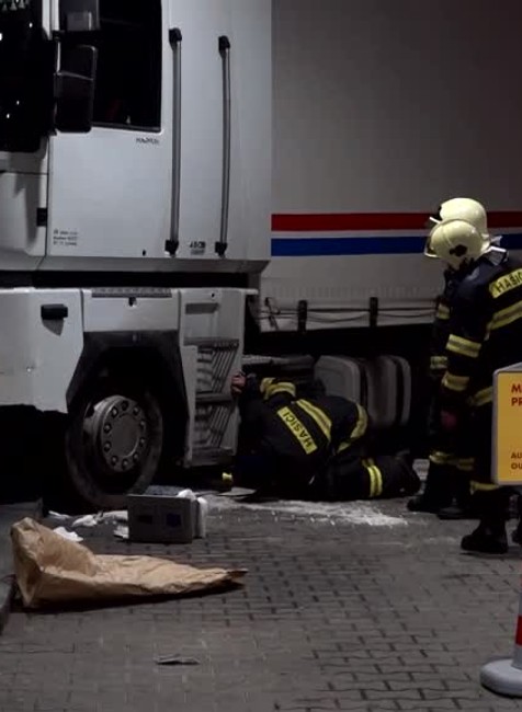 [multi] Opitý kamionista 3672