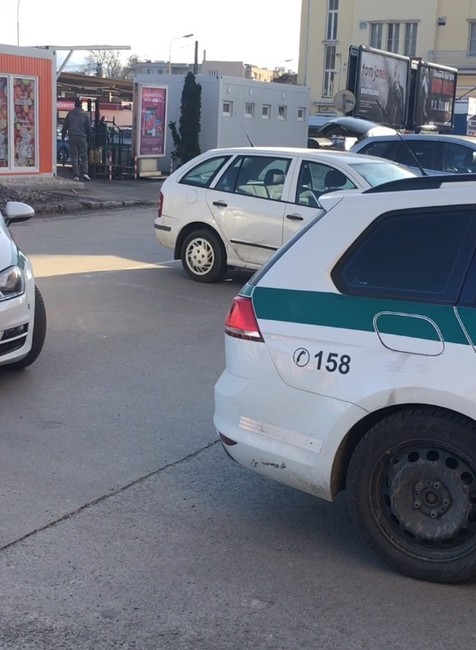 Súd rozhoduje o väzobnom stíhaní. Za vraždu manželky a syna mužovi hrozí doživotie