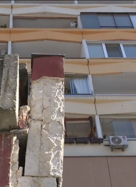 Alarmujúci stav budov. Obrovské schátrané panely môžu zabiť okoloidúcich