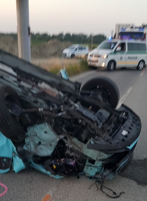 Pri nehode sa zrazili tri autá. Na mieste zasahovali záchranné zložky