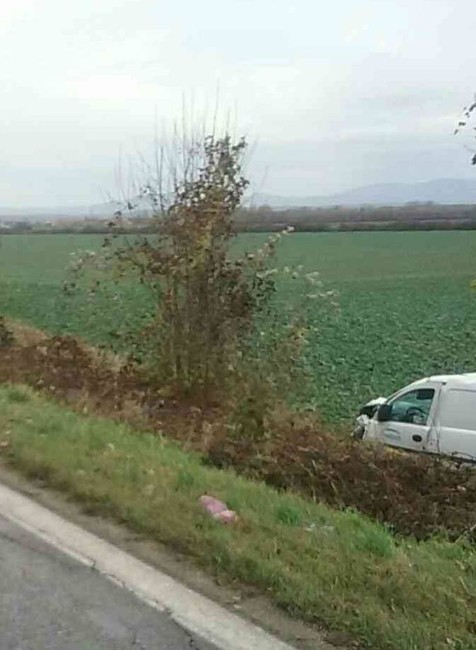 Čelná zrážka áut neďaleko Partizánskeho. Cestu uzavreli