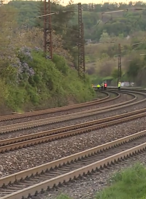 Vlak zrazil dve osoby v Bratislave 1