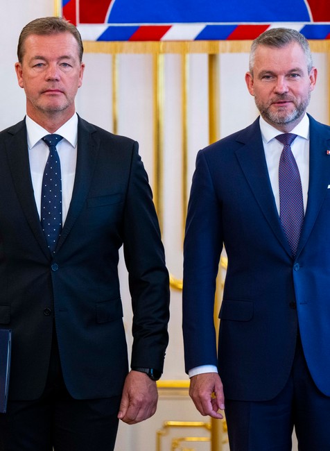 Prezident Pellegrini odovzdal poverovacie listiny dvom novým veľvyslancom SR