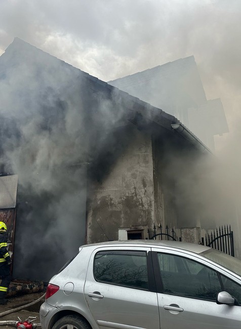 Požiar poškodil dielňu aj rodinný dom 4