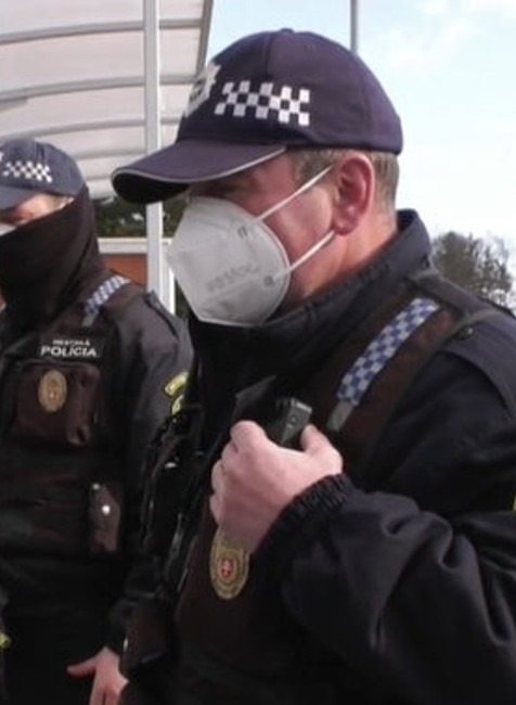 Kamery na policajných uniformách.