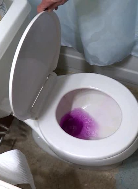 Obyvateľov vystrašila voda tečúca z kohútika. Takúto farbu od pitnej vody nečakali