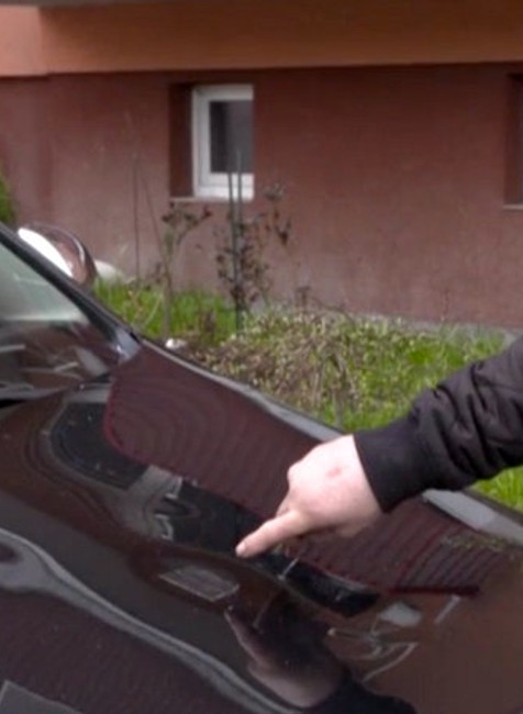 Dávid zaparkoval auto pred panelák. Vyhliadol si ho ale neznámy páchateľ s krompáčom