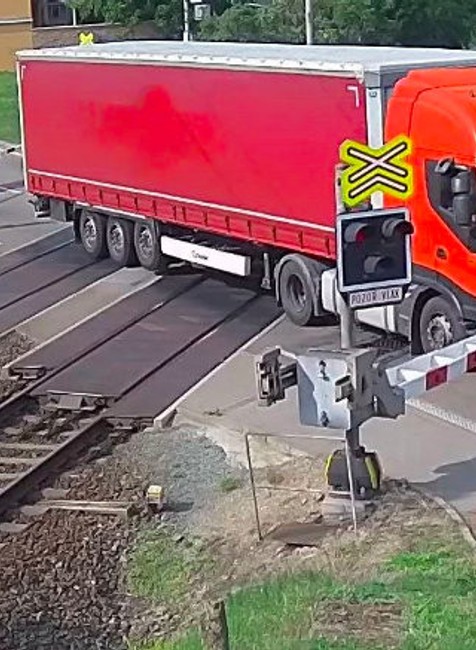 Kamión na priecestí