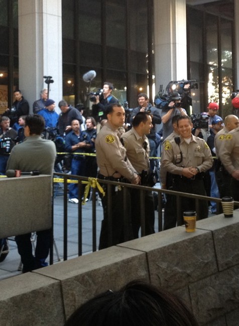 Pred súdom s Jacksonovým lekárom Conradom Murrayom, fanúšikovia