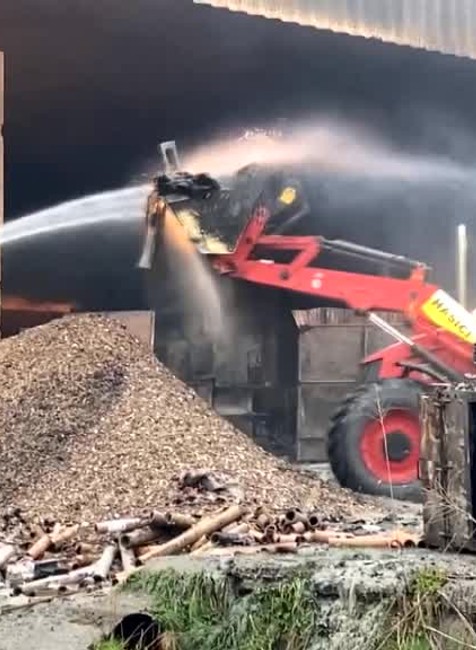 [multi] poziar den druhy 2527