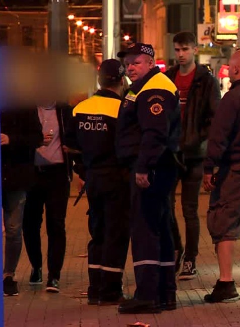 Nepočujúceho muža kopol do hlavy. Policajti zasahovali na Obchodnej pri dvoch agresívnych útokoch