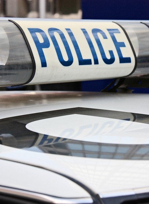 Pri mešite vrazilo auto do chodcov. Niekoľko ľudí je zranených