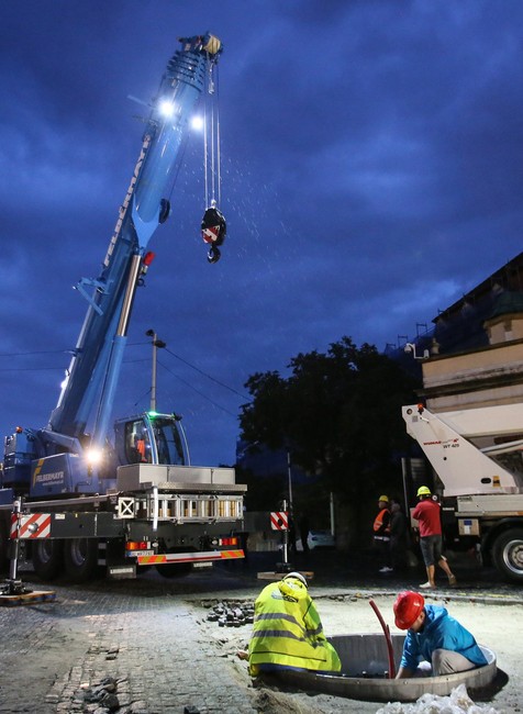 Stožiar pred parlamentom už stojí